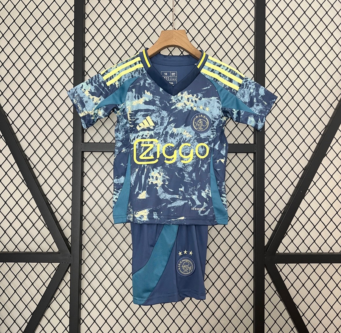 Kit Enfant Ajax 24/25